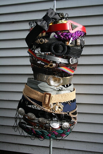 A wire sewing frame becomes a belt display