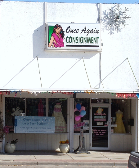Consignment shop Once Again using banners to draw traffic