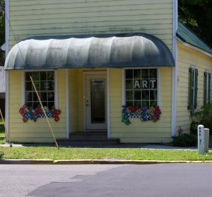 100513yellowshop Window boxes for your consignment or resale shop? Sure!