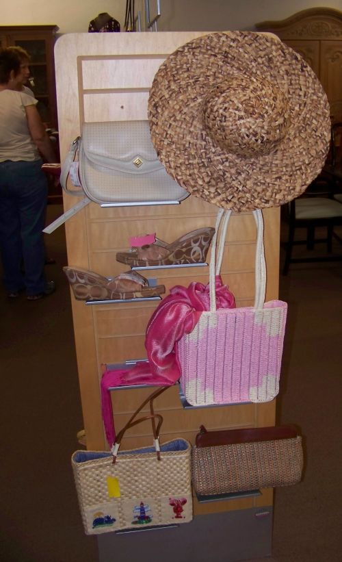 Displaying women's accessories in a thrift store