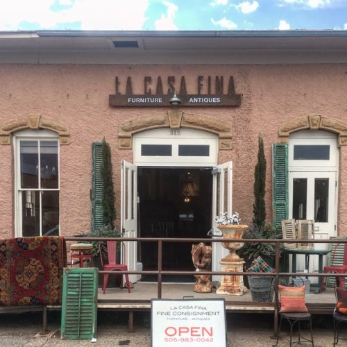 The perfect consignment shop photo, according to Kate Holmes of TGtbT.com